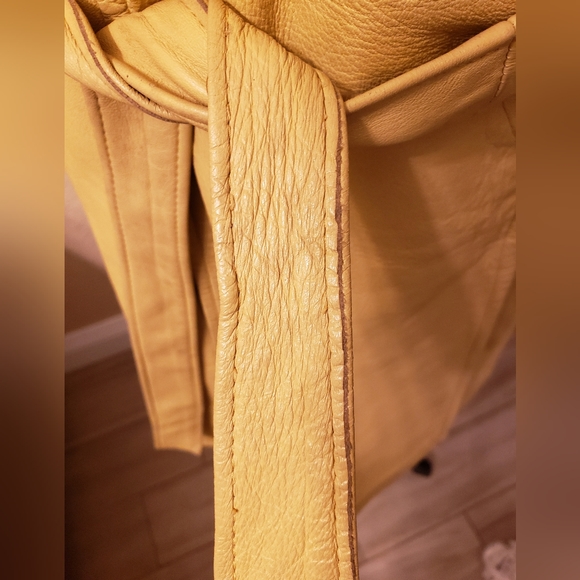 70s Vintage Belted Leather Jacket - Picture 8 of 9